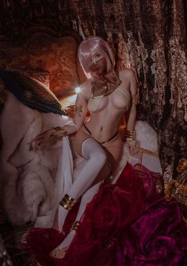 欧美明星街拍白色裙子_DVDBD在线观看